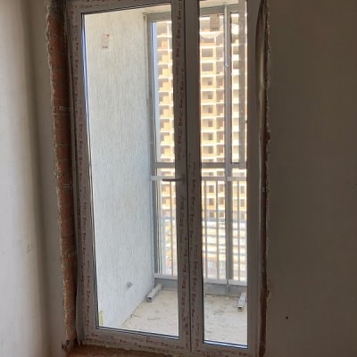 Дверь балконная штульповая распашная в стекле (до отделки откосов)