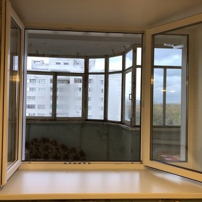 штульповое окно (для выноса габаритных вещей на балкон) открытое